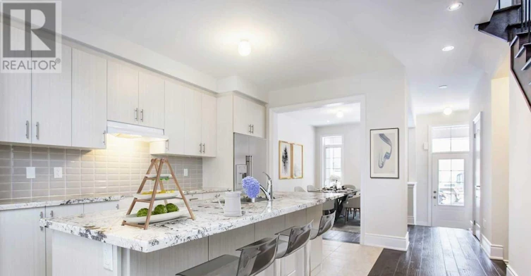 25 Applegate Drive, East Gwillimbury, ON, L9N 0R2 - 3