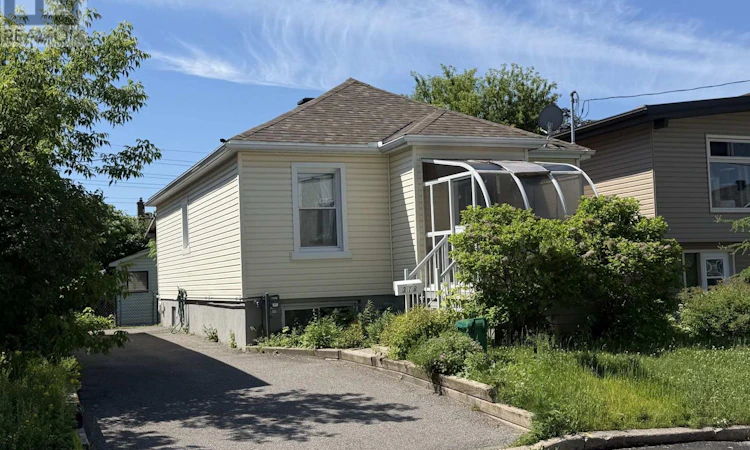 318 Shakespeare Street