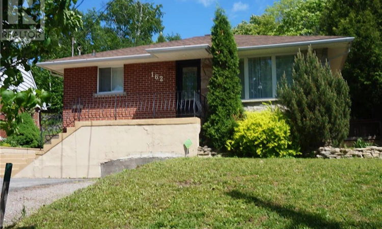 162 Dunvegan Court