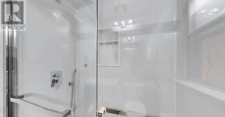 UPPER-451 Donlands Avenue, Toronto, ON, M4J 3S4 - 5