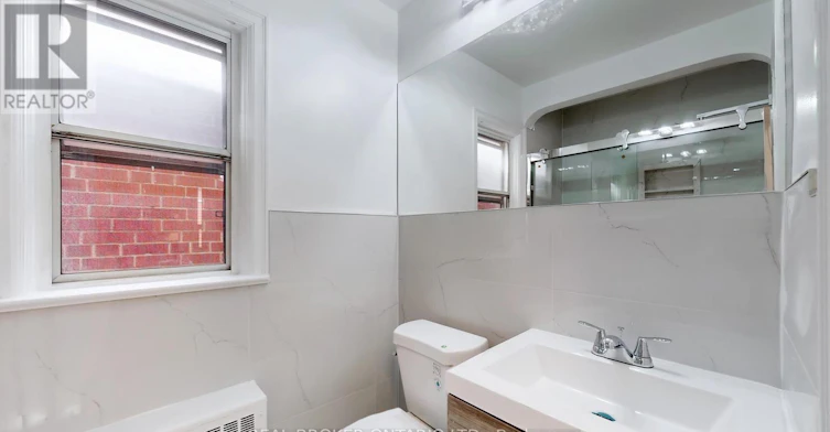 UPPER-451 Donlands Avenue, Toronto, ON, M4J 3S4 - 4