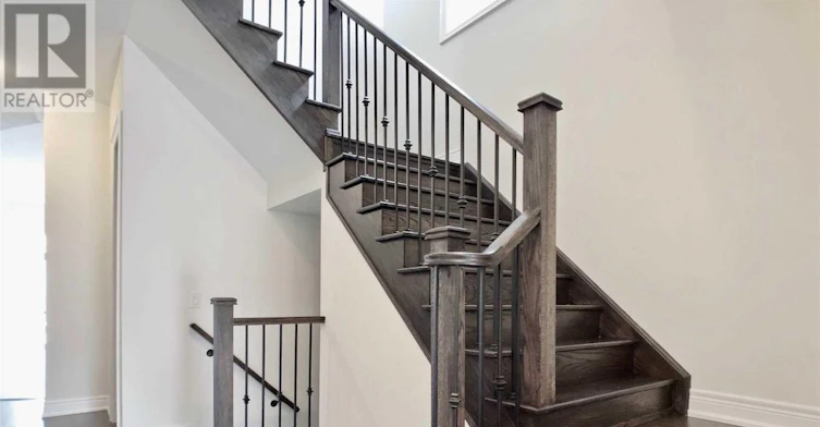 9 St Ives Crescent, Whitby, ON, L1P 0C5 - 4