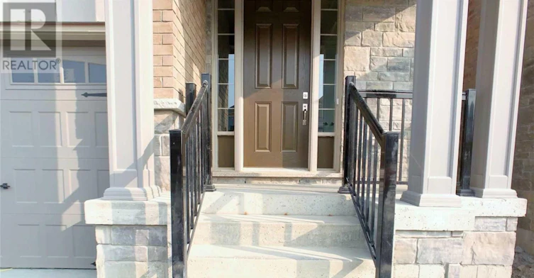 9 St Ives Crescent, Whitby, ON, L1P 0C5 - 2