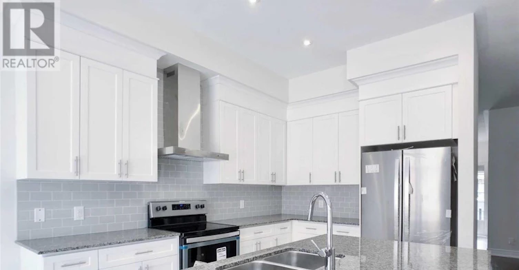 9 St Ives Crescent, Whitby, ON, L1P 0C5 - 7