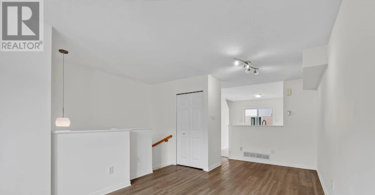 104 Manhattan Crescent, Ottawa, ON, K2C 4B7 - 4