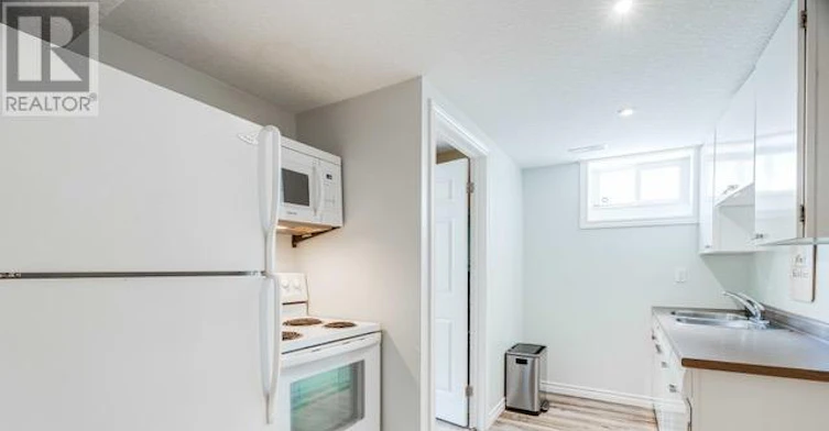 LOWER-216 Irving Place, London, ON, N5V 2H9 - 10