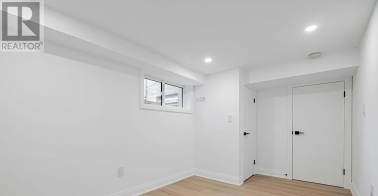 562 Deloraine Avenue, Toronto, ON, M5M 2C4 - 12