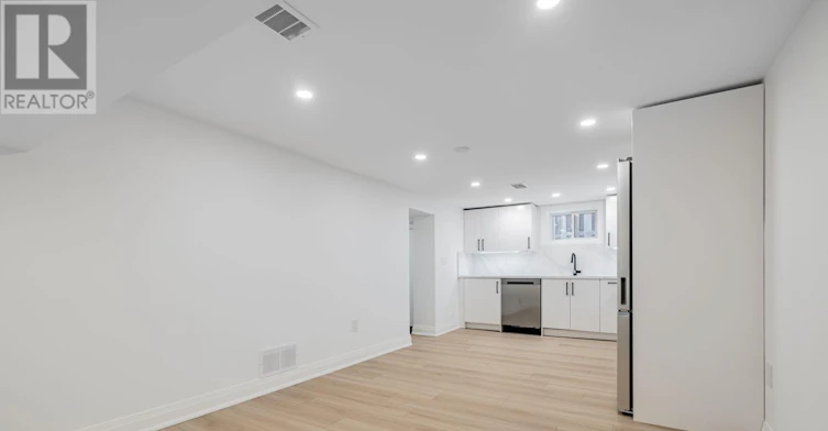 562 Deloraine Avenue, Toronto, ON, M5M 2C4 - 3