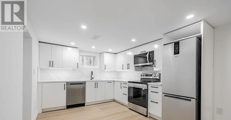 562 Deloraine Avenue, Toronto, ON, M5M 2C4 - 5