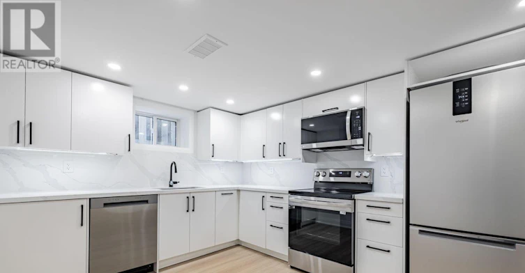 562 Deloraine Avenue, Toronto, ON, M5M 2C4 - 7