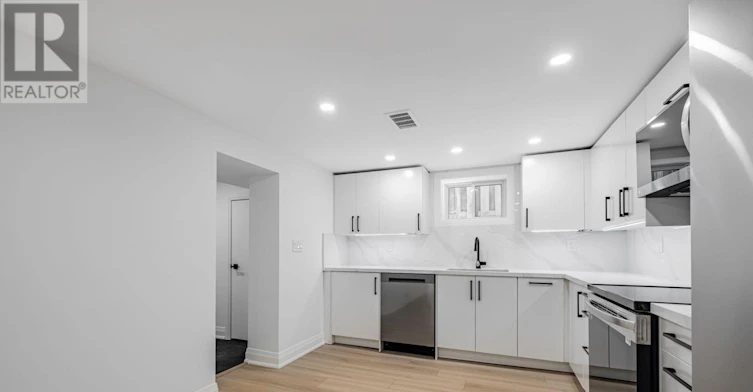 562 Deloraine Avenue, Toronto, ON, M5M 2C4 - 10