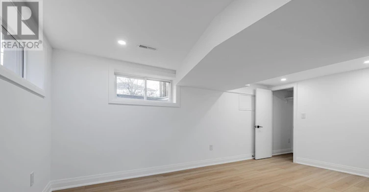562 Deloraine Avenue, Toronto, ON, M5M 2C4 - 13