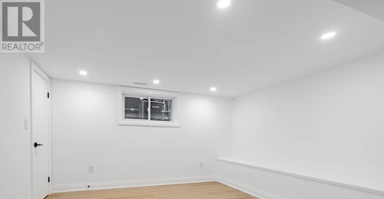 562 Deloraine Avenue, Toronto, ON, M5M 2C4 - 16