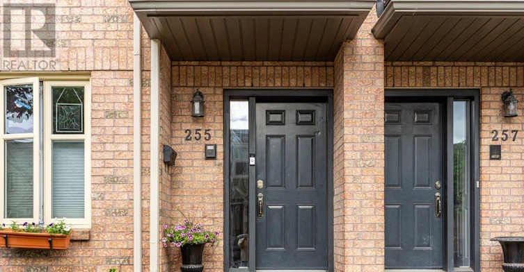 5-255 Cathcart Street, Ottawa, ON, K1N 5C2 - 2