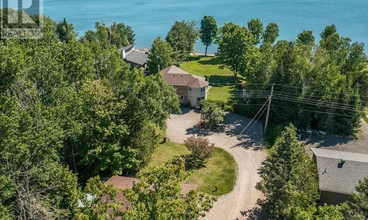 2750 Canoe Point Rd, St. Joseph Township
