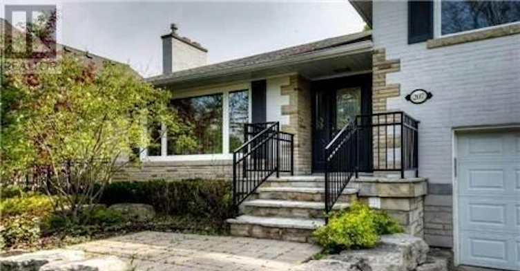 207 Pinehurst Drive, Oakville, ON, L6J 4X2