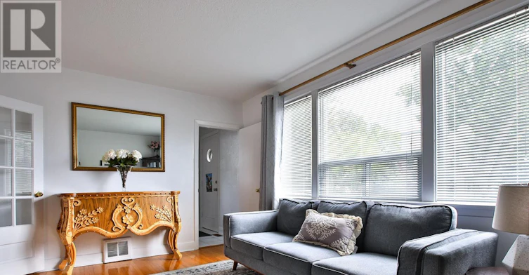 12 Newton Drive, Toronto, ON, M2M 2M7 - 4
