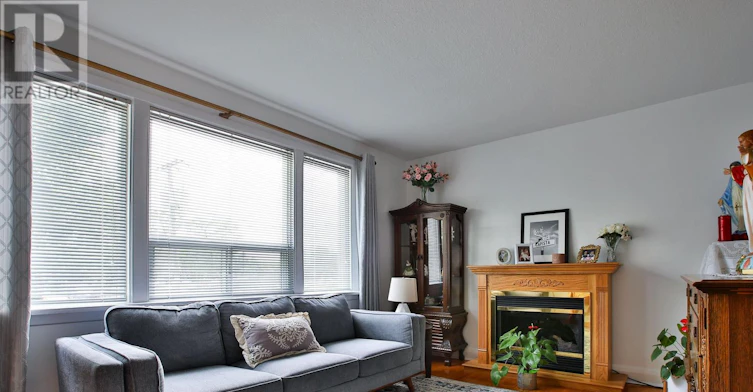 12 Newton Drive, Toronto, ON, M2M 2M7 - 3