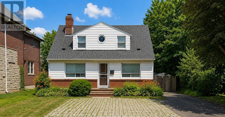 9 Glenborough Park Crescent, Toronto, ON, M2R 2G4