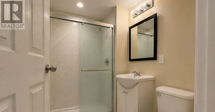 9 Glenborough Park Crescent, Toronto, ON, M2R 2G4 - 9
