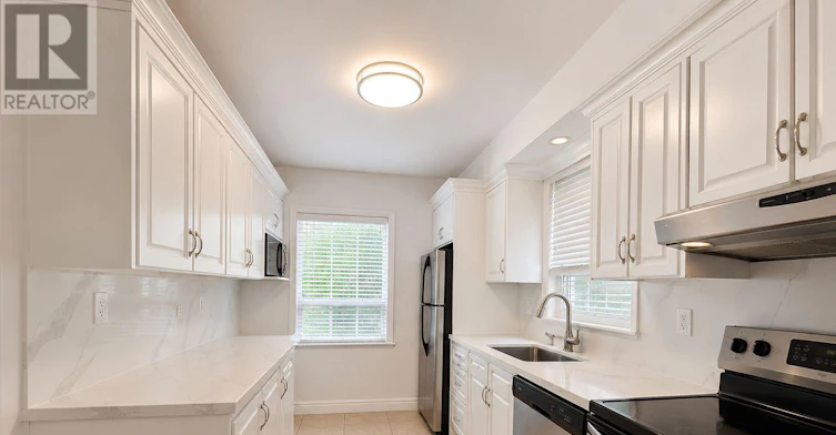 9 Glenborough Park Crescent, Toronto, ON, M2R 2G4 - 3
