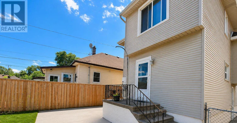 1058 Moy Ave Avenue, Windsor, ON, N9A 2P3 - 2