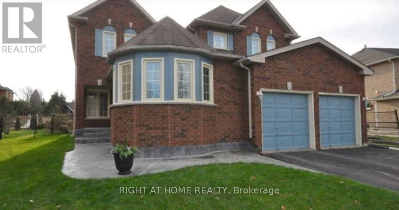92 Nelson Circle, Newmarket, ON, L3X 1R2