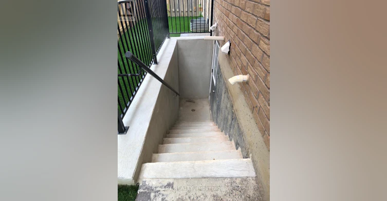 BSMT-7471 Saint Barbara Boulevard, Mississauga, ON, L5W 0G3 - 2