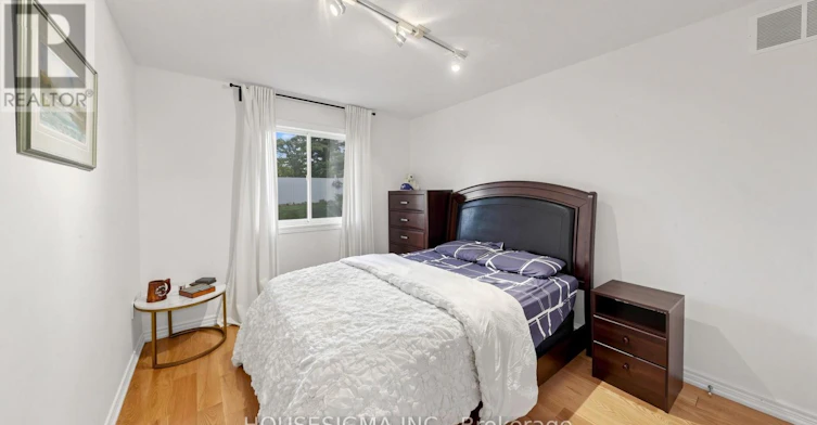 69 Holyrood Avenue, Oakville, ON, L6K 2V4 - 28