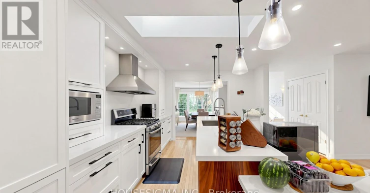 69 Holyrood Avenue, Oakville, ON, L6K 2V4 - 9