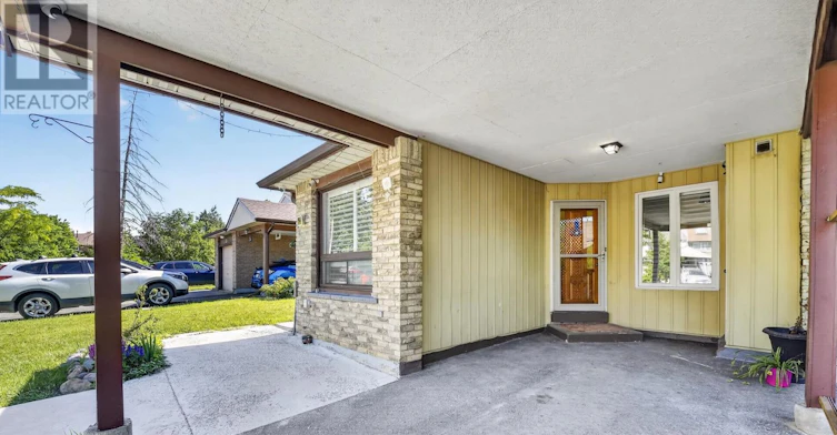 32 Fanshawe Drive, Brampton, ON, L6Z 1A9 - 3