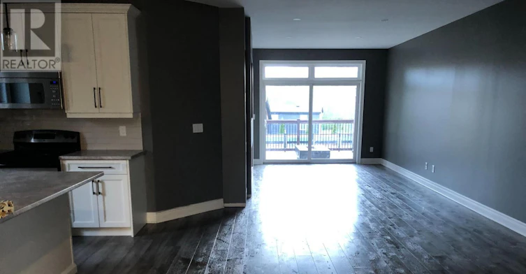 8439 Willoughby Drive W, Niagara Falls, ON, L2G 6X4 - 2