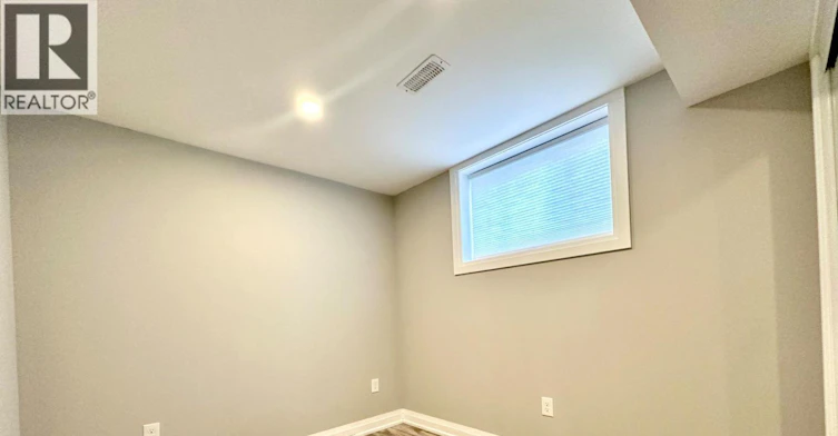 LOWER-39 Grove Avenue, St. Catharines, ON, L2P 1C5 - 4
