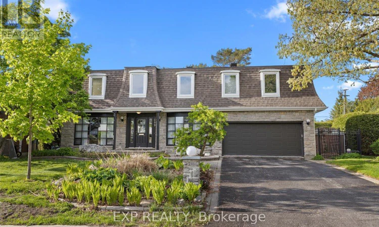 899 Dresden Crescent