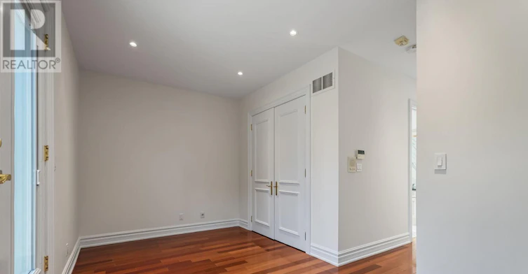 8 Huntley Street, Toronto, ON, M4Y 2K6 - 31