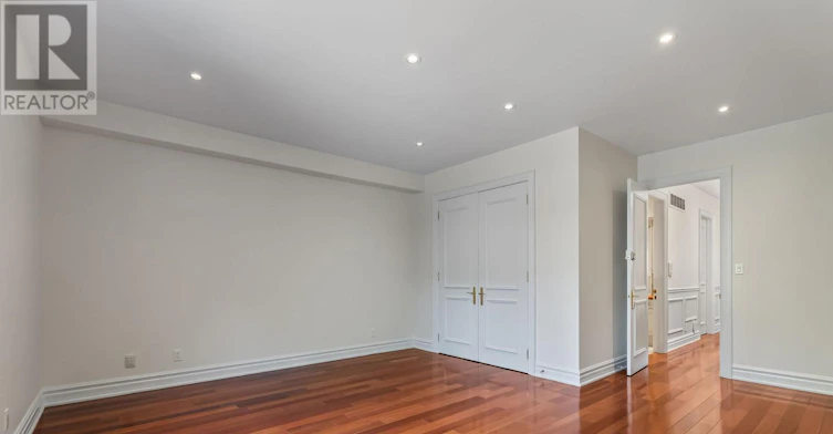 8 Huntley Street, Toronto, ON, M4Y 2K6 - 21