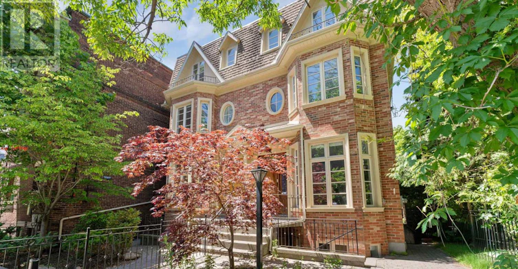 8 Huntley Street, Toronto, ON, M4Y 2K6