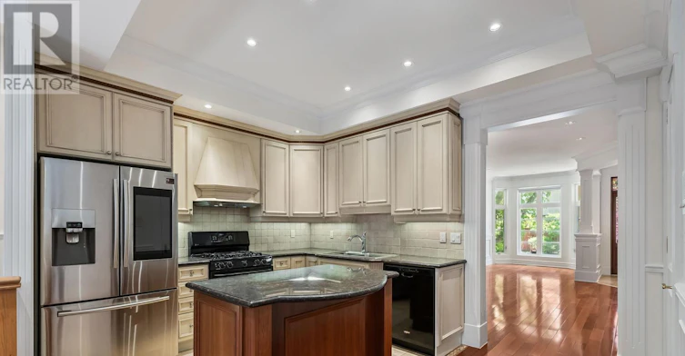 8 Huntley Street, Toronto, ON, M4Y 2K6 - 8