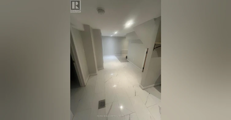 20 Payzac Avenue, Toronto, ON, M1E 2W7 - 5
