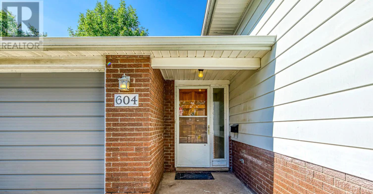 604 Bridle Wood, Burlington, ON, L7L 4C7 - 3