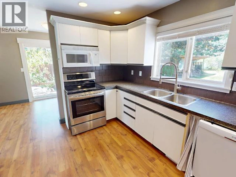 6279 Chilco Avenue, Powell River, BC, V8A 4Z9 - 10