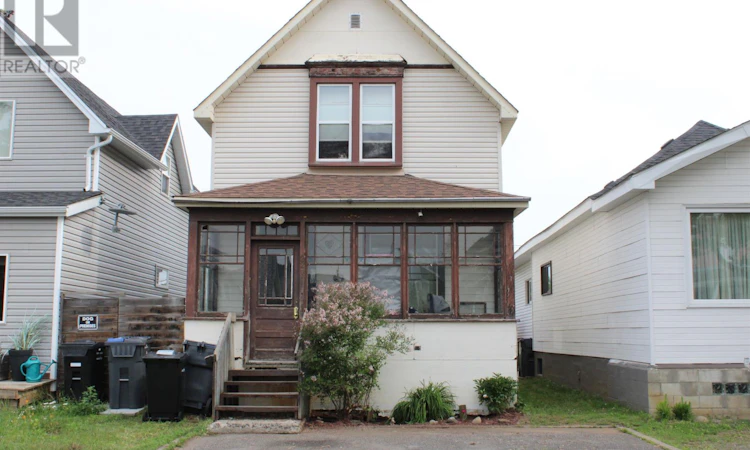 221 Francis Street W