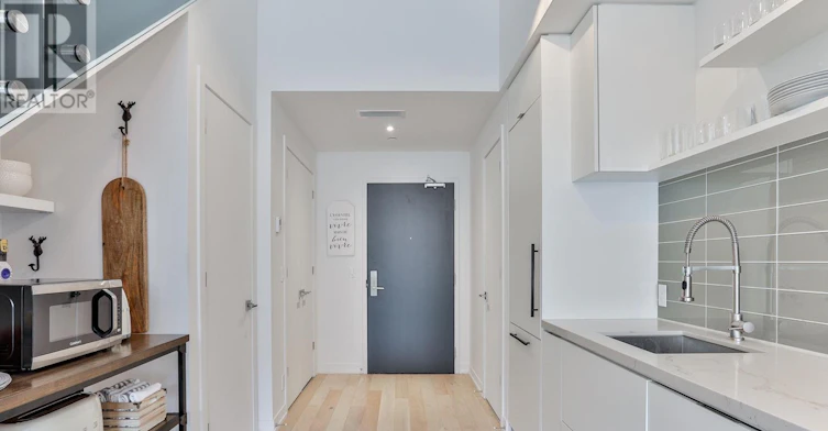 110-35 Wabash Avenue, Toronto, ON, M6R 0A9 - 5
