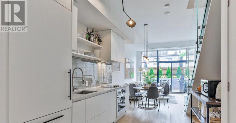 110-35 Wabash Avenue, Toronto, ON, M6R 0A9 - 3