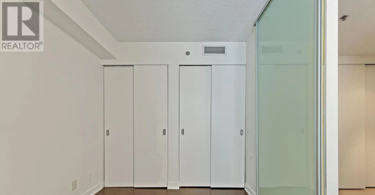 228-21 Nelson Street, Toronto, ON, M5V 3H9 - 7