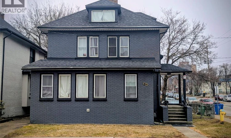 61 Giles Boulevard East