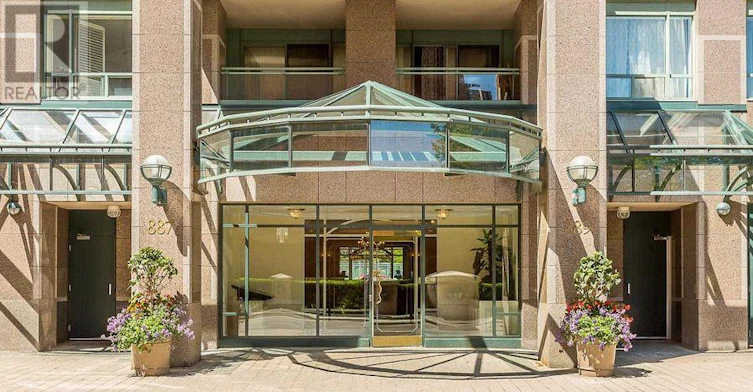 304-887 Bay Street, Toronto, ON, M5S 3K4
