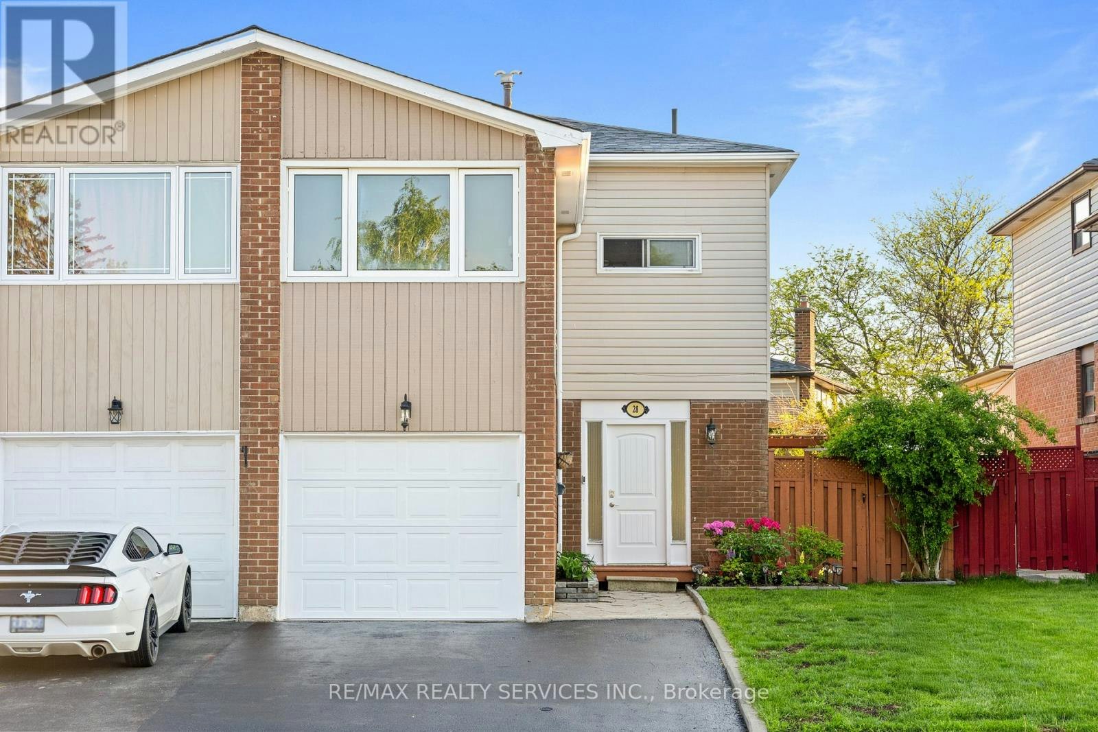 28 Kingswood Drive, Brampton, ON, L6V 2T6