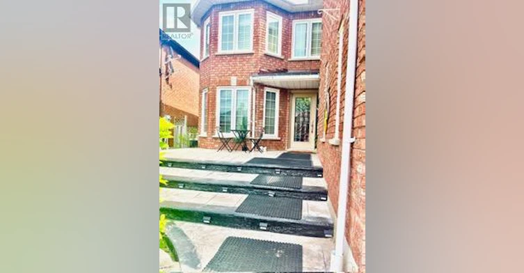 3076 Bayberry Drive, Mississauga, ON, L5N 6P1
