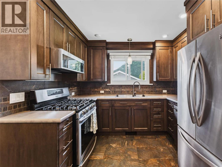 815 Tenth Street, Nelson, BC, V1L 3C6 - 9